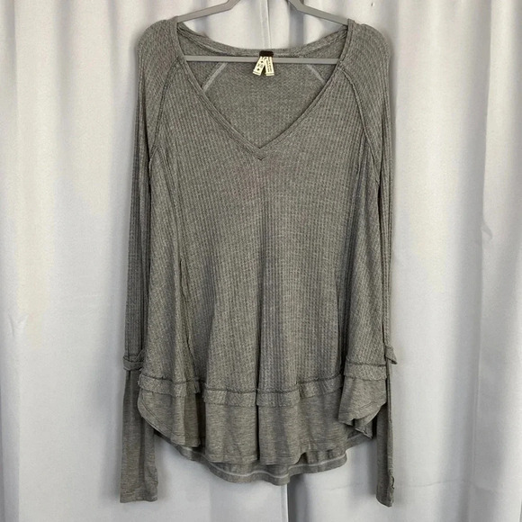 We The Free Women’s XS Oversized Gray V-Neck Thermal Long Sleeve Top - Picture 2 of 8